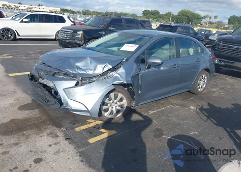 2020 Toyota Corolla Le z USA, uszkodzony, nr VIN 5YFEPRAE2LP062137
